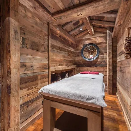 Dağ evi Chalet With Jacuzzi In
