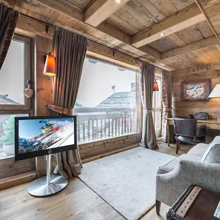 Chalet With Jacuzzi In *