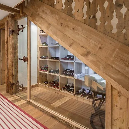 Chalet With Jacuzzi In